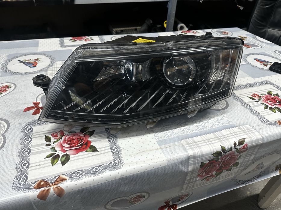 Far stânga bi xenon led dkoda ictavia 3.cod:5e1941017.B.
