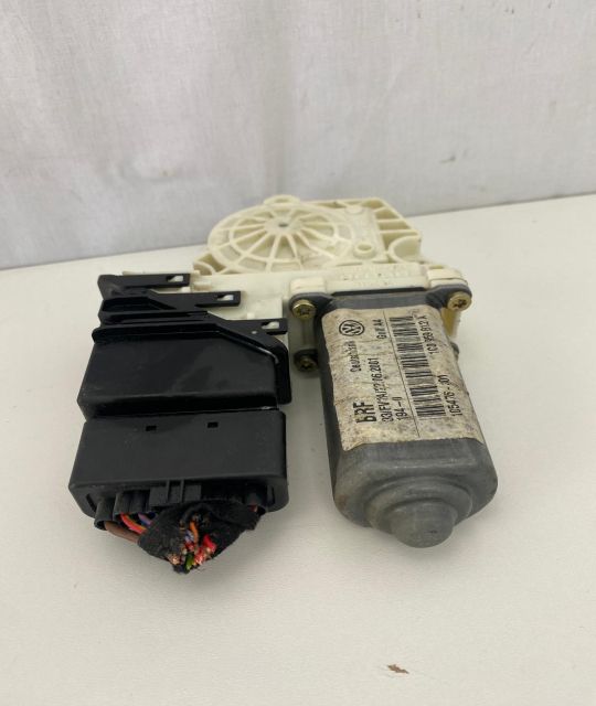 Motoras macara  dreapta spate Volkswagen VW Golf a 4-a generatie