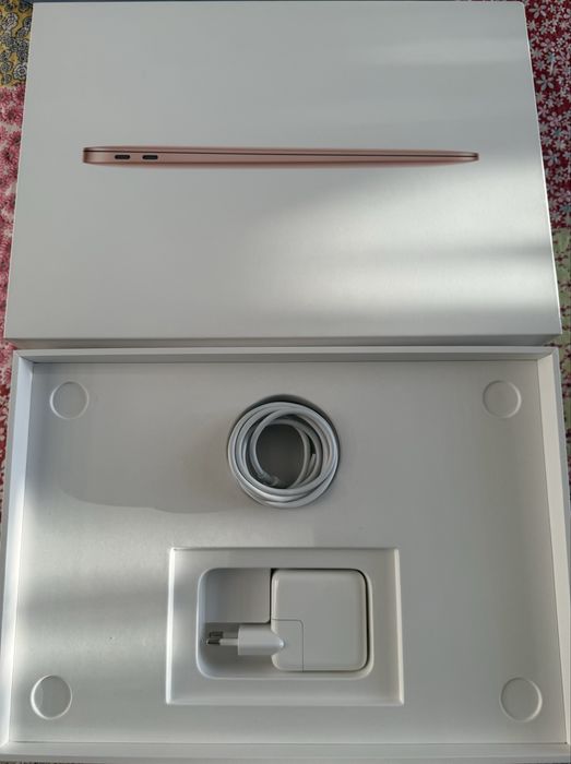 MacBook Air M1 КАТО НОВ 96% Battery + Кутия + Кейсове