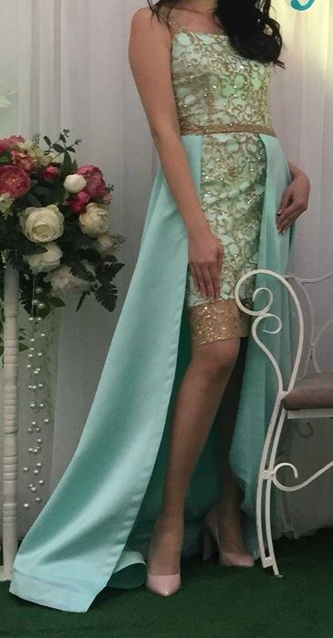 Платье со шлейфом