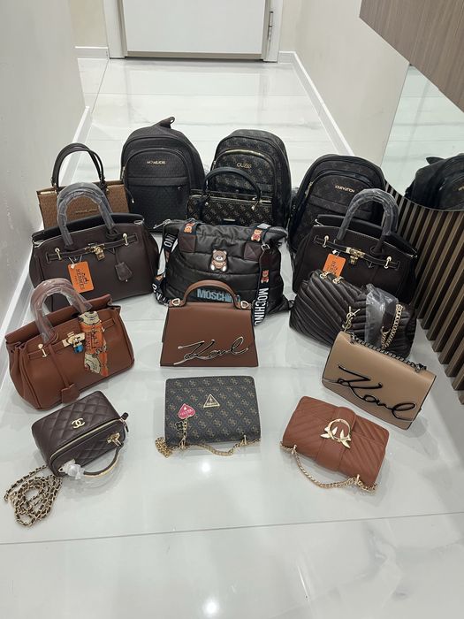 Различни брандове  малки и големи чанти