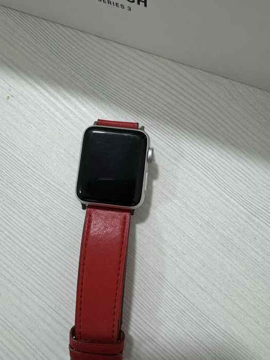 Продам эпл вотч 3 серия в идеальном состоянии