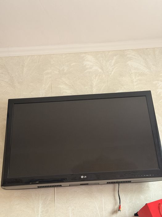 Телевизор LG 107 диагональ