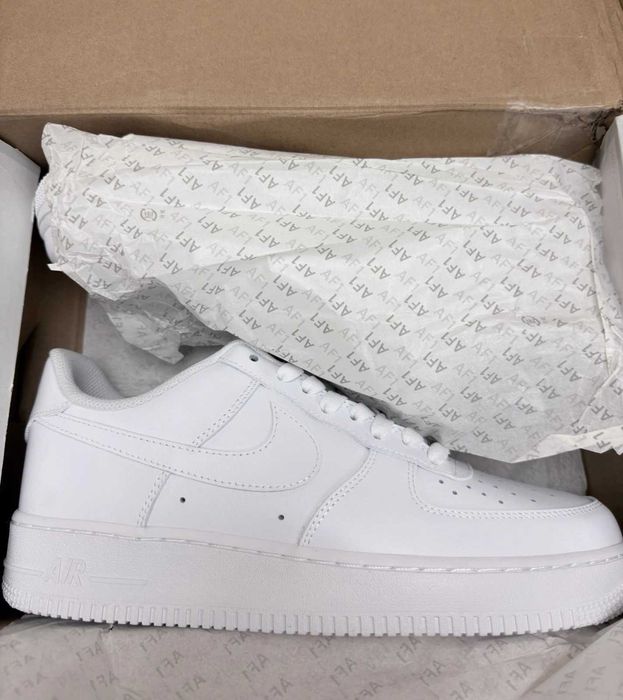 Nike Air Force 1 Triple White