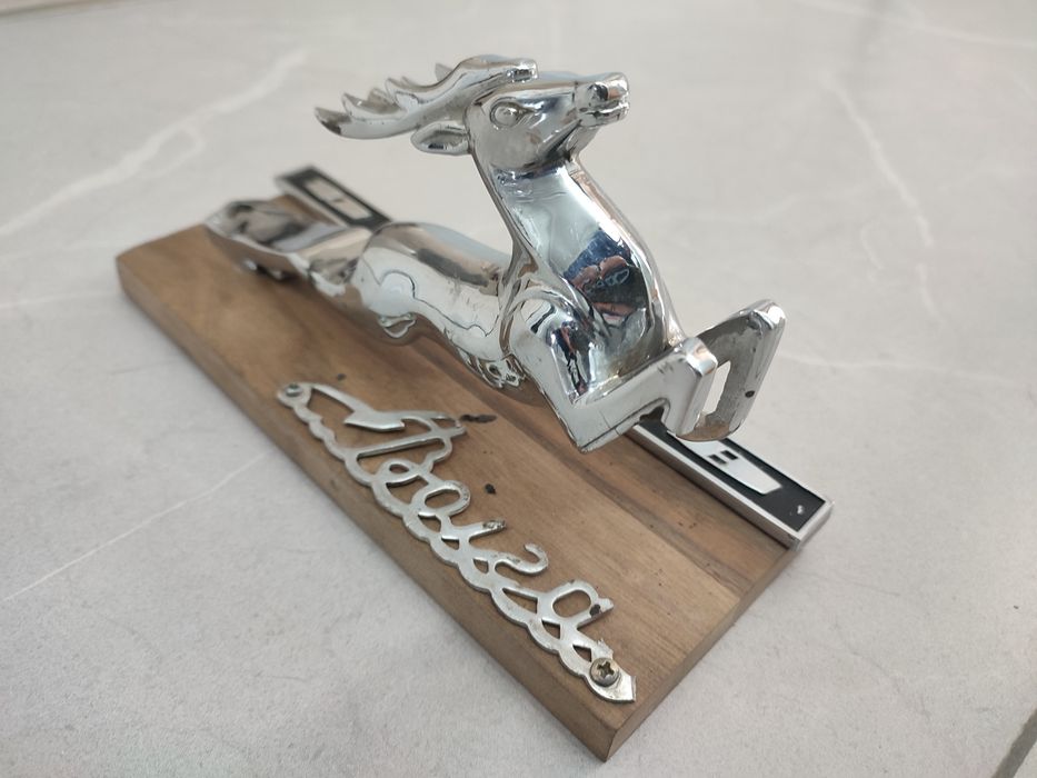 ГАЗ 21 . Волга. Олень на капот.