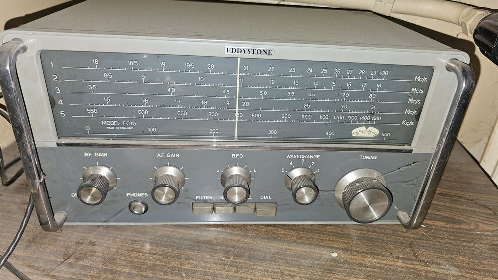 Radiouri si diferite componente pentru electronica.