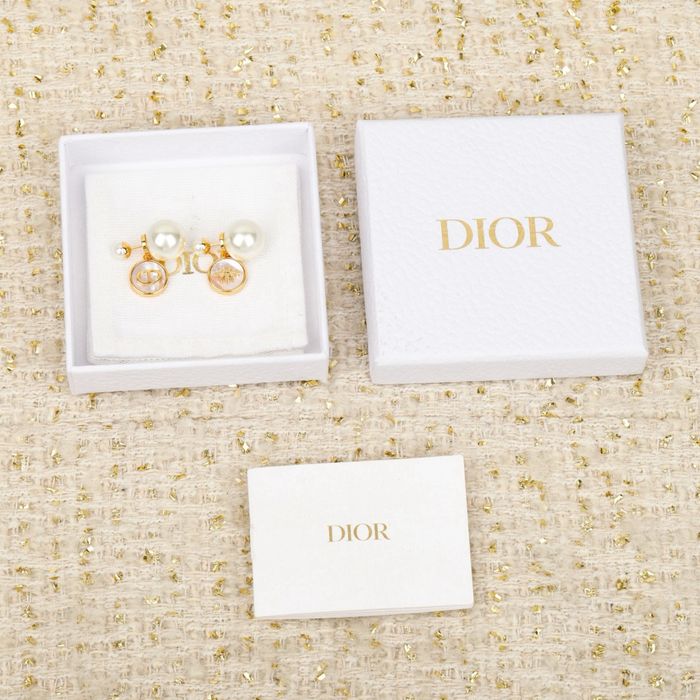 Cercei Dior Tribales cu detaliu asimetric si logo Iconic CD!
