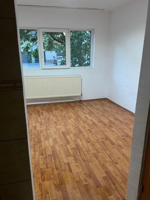 Dau în chirie garsoniera