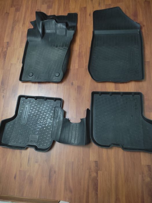 Продам полики Рено сандеро