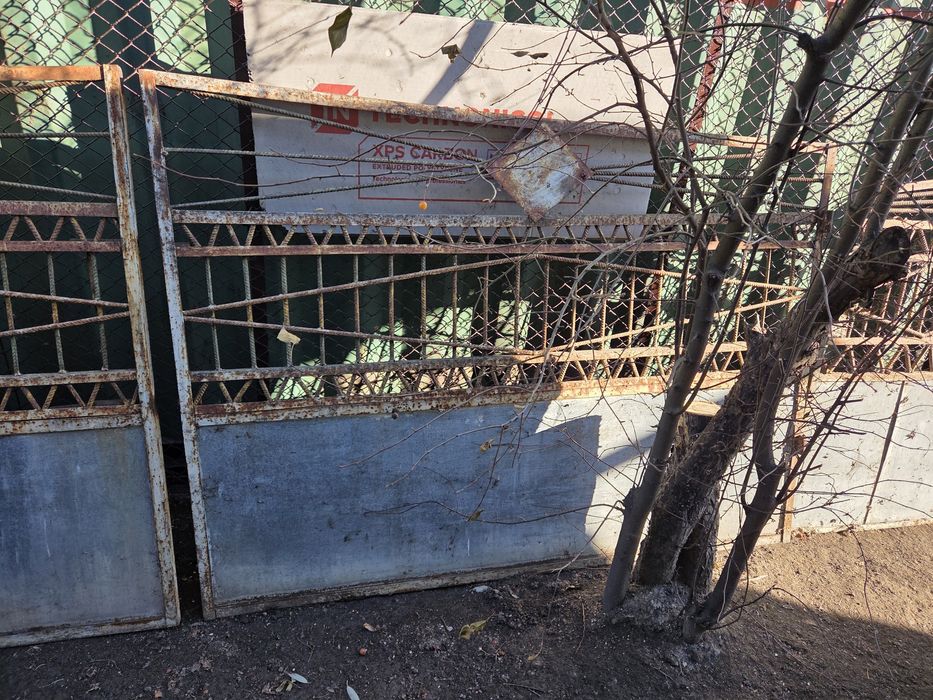 Продам ворота с калиткой.