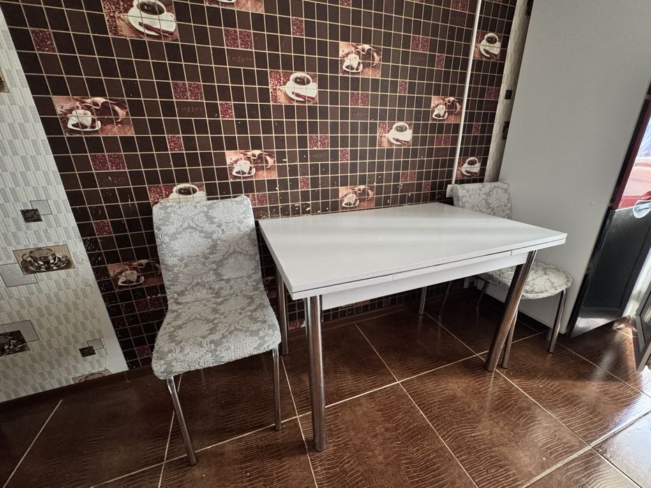 Продам кухонный стол