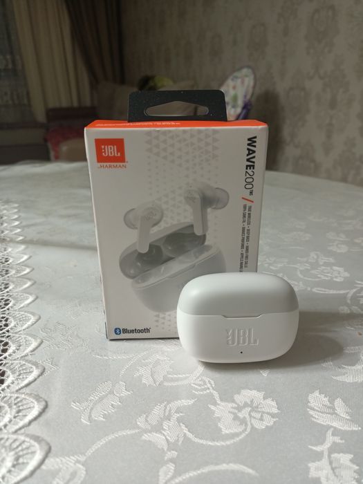 Беспроводные наушники. JBL WAVE 200 TWS
