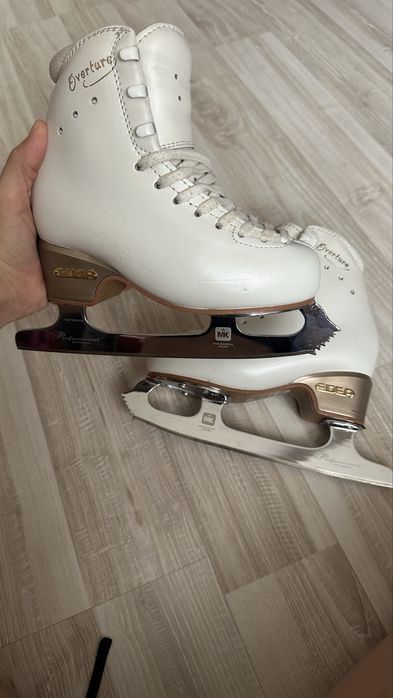 Продам коньки Edea (Италия)
