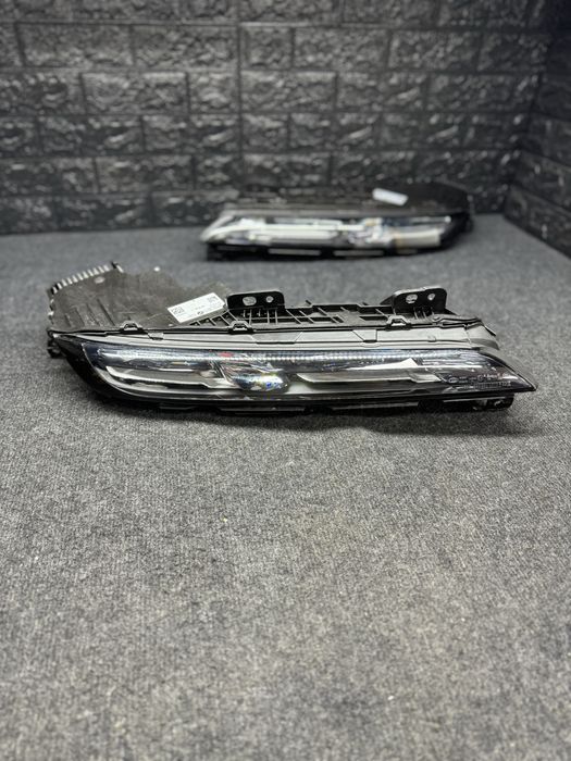 Far stanga dreapta Bmw Seria 7 G70 Swarovski