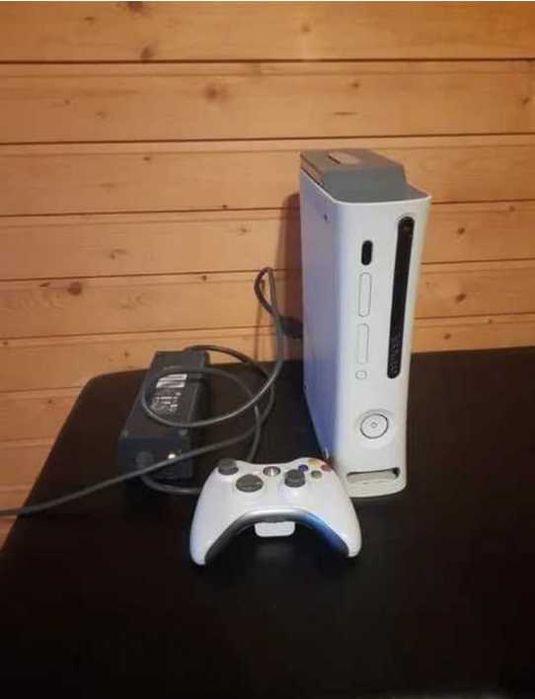 Xbox 360 Modat RGH cu HDD de 120 GB ,peste 20 jocuri GTA 5, FIFA 19 , minecraft
