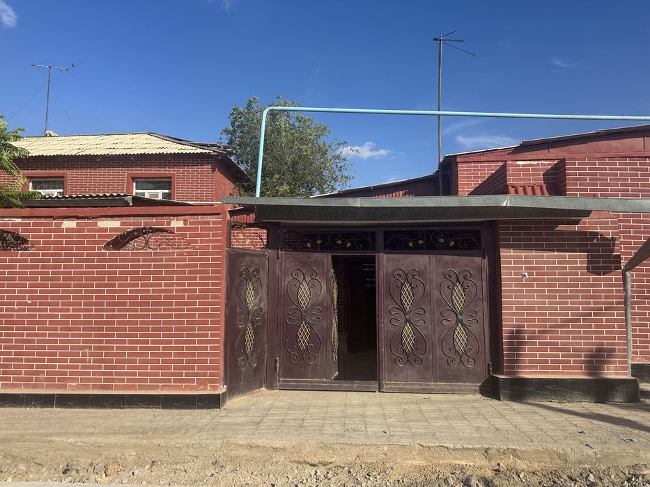 Дом продается в центре города Нукус