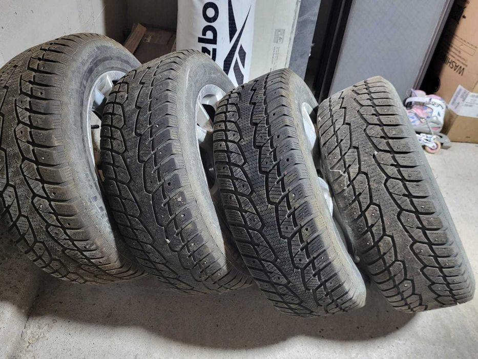 Зимние шины с дисками 225/60 R17