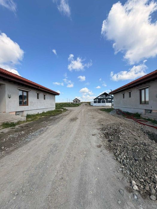 Teren intravilan pe partea dreapta Valu lui Traian, zona foarte buna, cartier nou