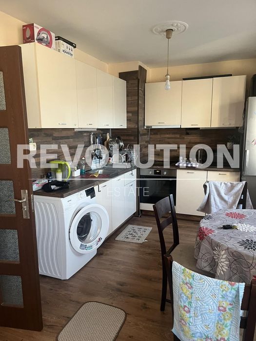 Дава се под наем Тристаен апартамент в Варна, Младост 1 - 100 кв.м за 400 € - Снимка #2