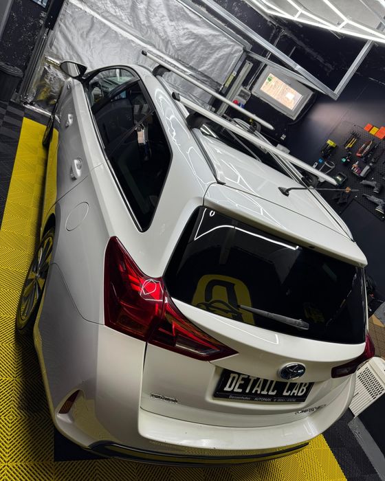 Toyota auris 1.8 Hybrid 136 CP