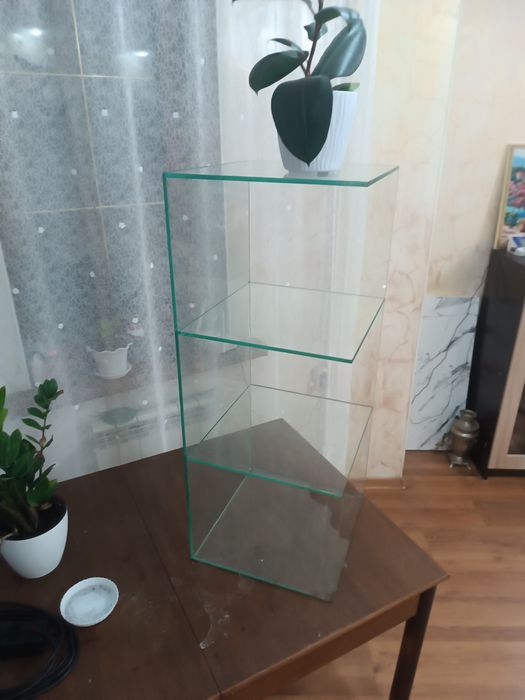 Полка витрина для магазина