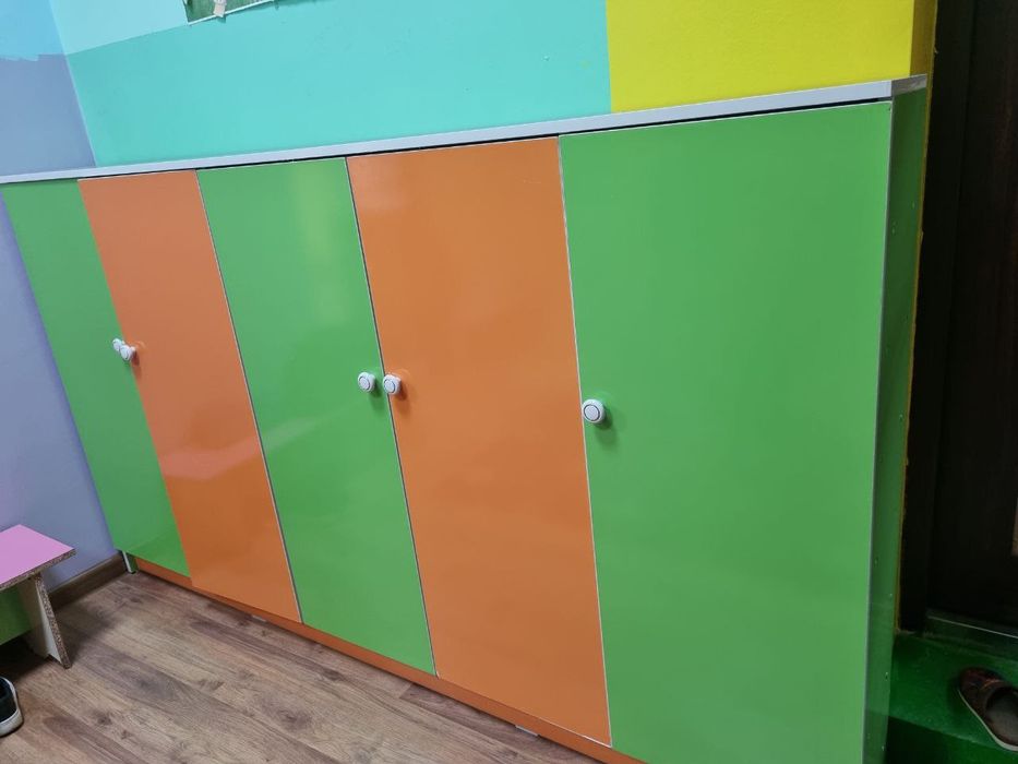 Шкаф одежды для садика. Кийим шкоф болалар богчаси учун