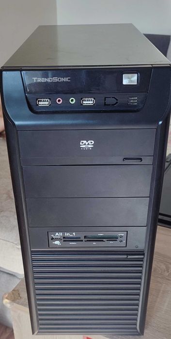 Кутия за компютър среден размер