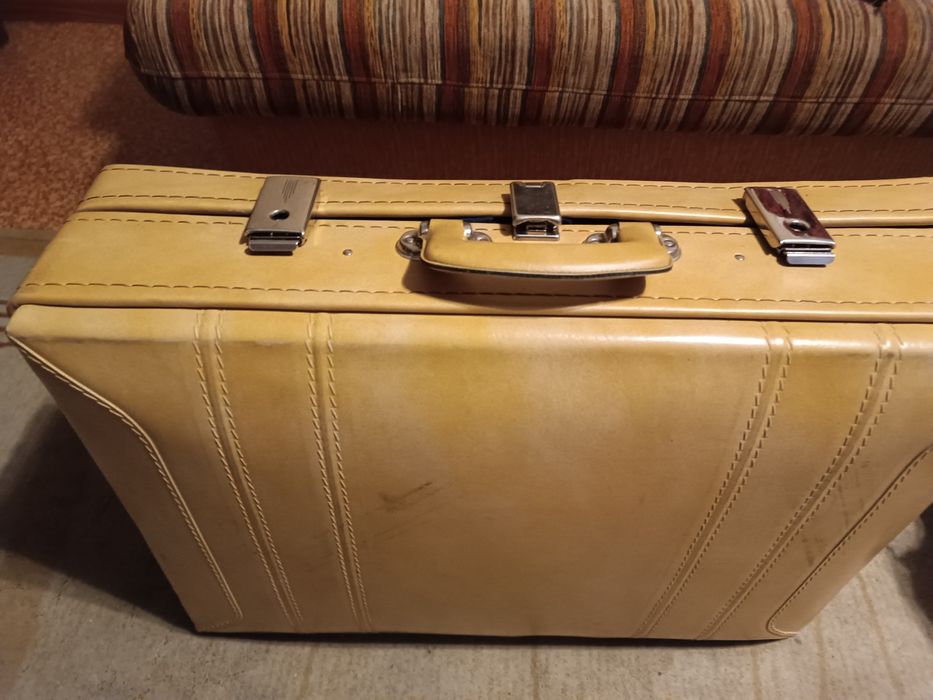 Продам дорожный чемодан