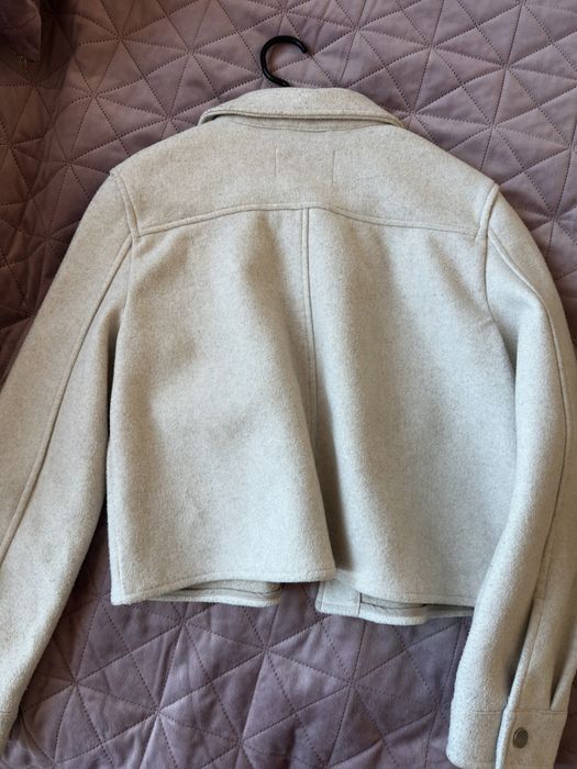 Пролетно якенце в бежово