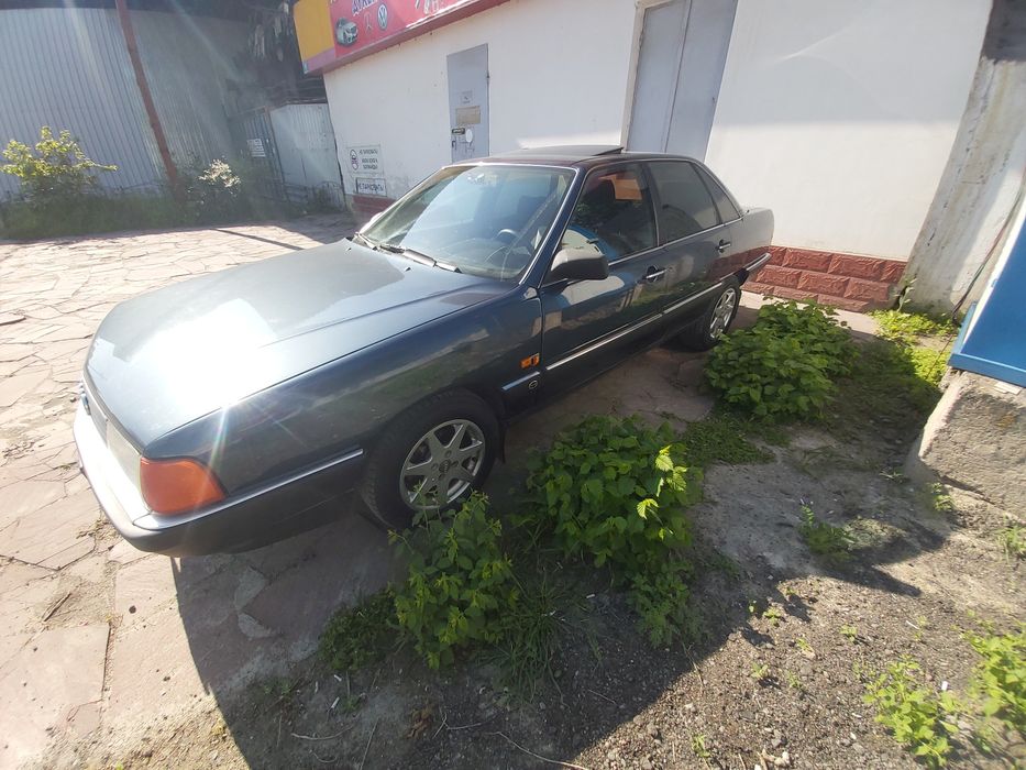 Продам  audi 100 1.8л