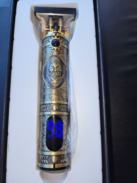 Vând aparat de tuns SOLANI