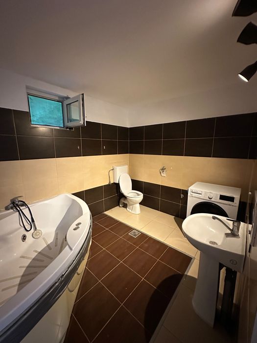 Apartament 3 camere | 86 mp | Terasa 33 mp | Parcare | Curte interioara