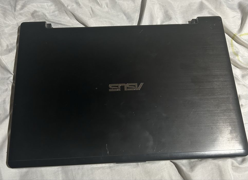 Лаптоп Asus за ЧАСТИ!