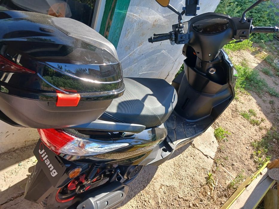 Продам скутер новую