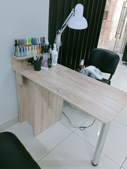 Стол для маникюра новый