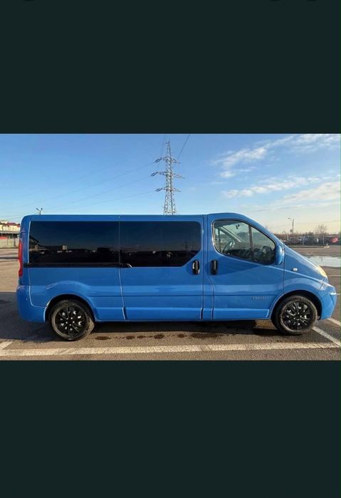 Renault Trafic II / 8+1 LUNG