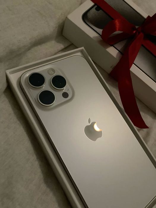 IPhone 15pro белый