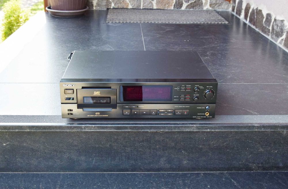DAT Sony DTC-670, deck player
