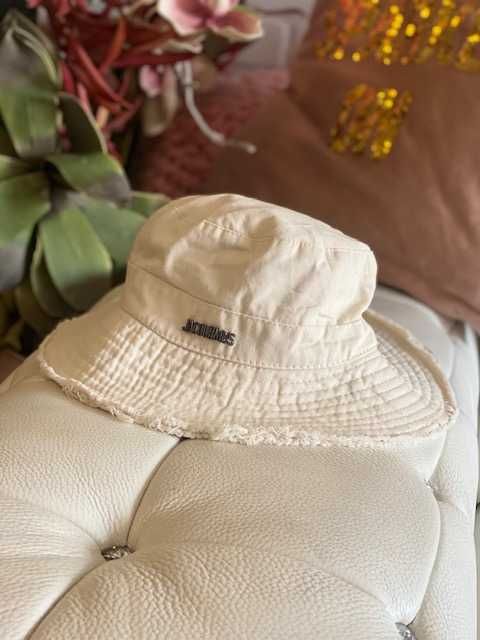 шапка JACQUEMUS Le Bob Artichaut bucket hat