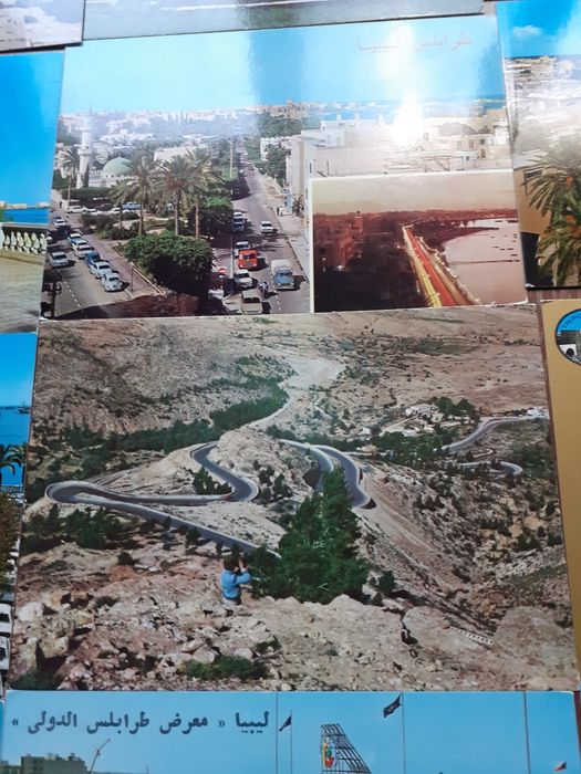 Чисто нови неизползвани  пощенски картички. Картинките са от град  Три