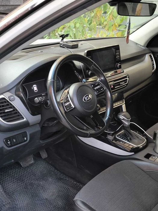 Продам KIA seltos 2021г