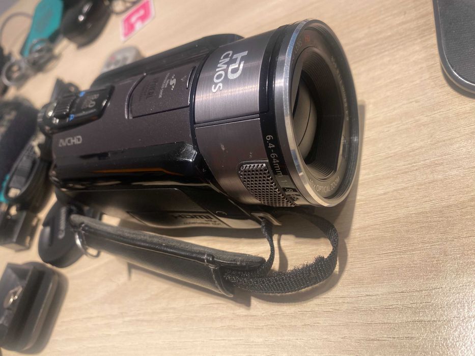 Видеокамера Canon VIXIA HF S100