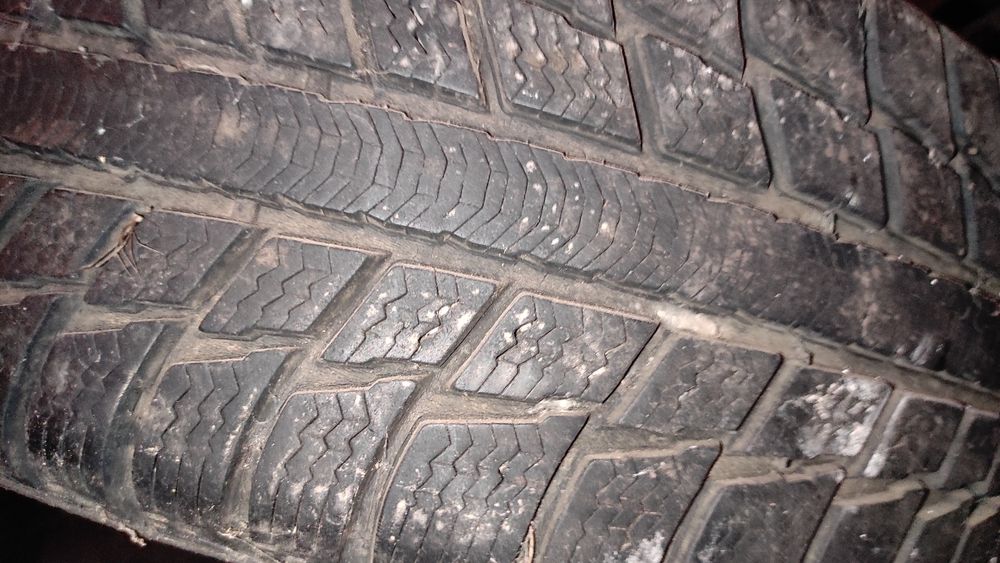 Vând cauciucuri cu sau fara jenți