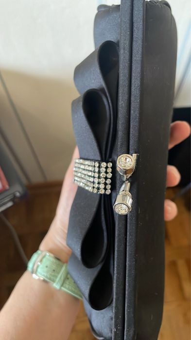 Продам сумочку клатч из атласа