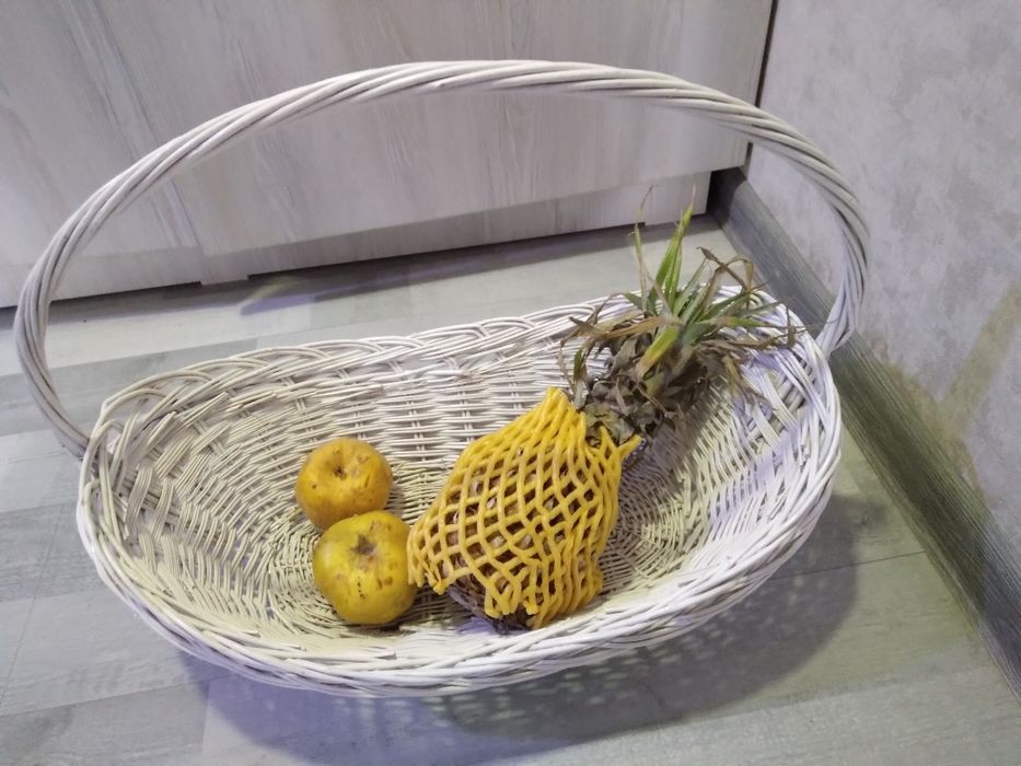 Продаётся корзина плетенная