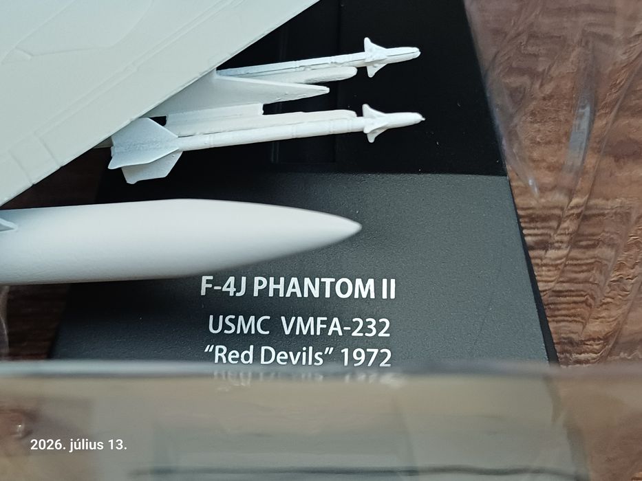 Vând machetă avion metalic