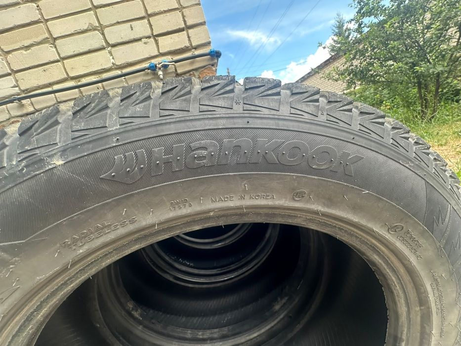 Продам  шины зимние  Hankook , 
225/60-18 ОТС
