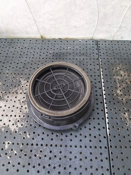 Boxa audi stanga spate audi q3 8u