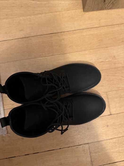 Продавам ботуши на марката Thursdayboot