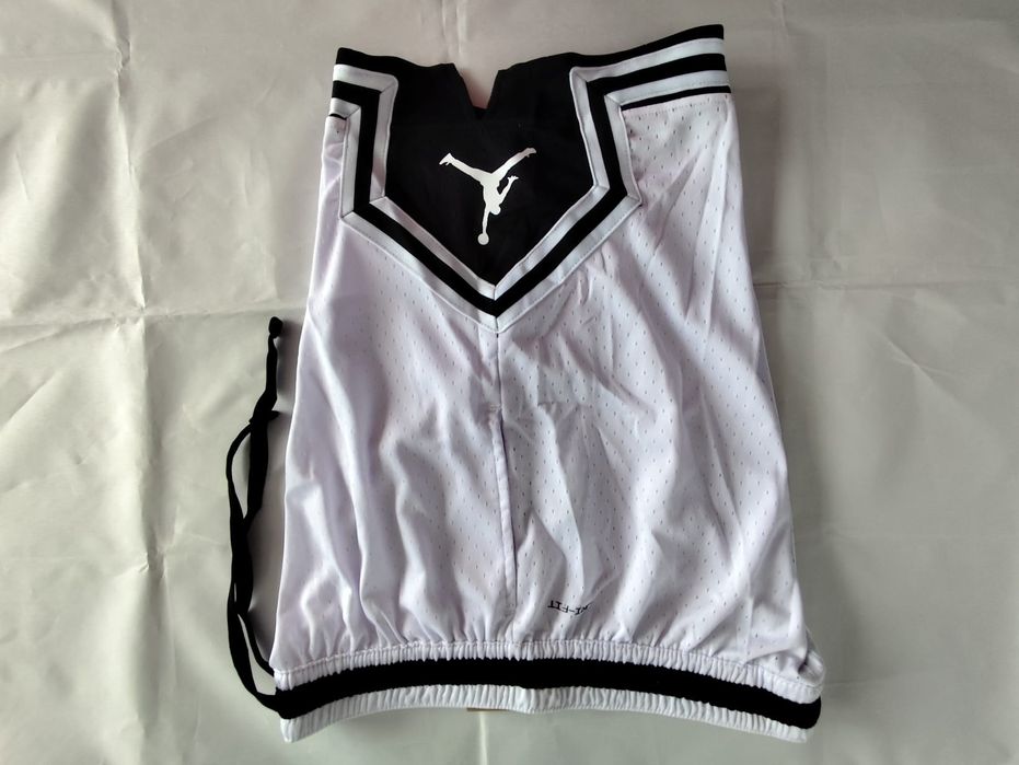 Pantaloni scurti Jordan - Marimea L - Albi